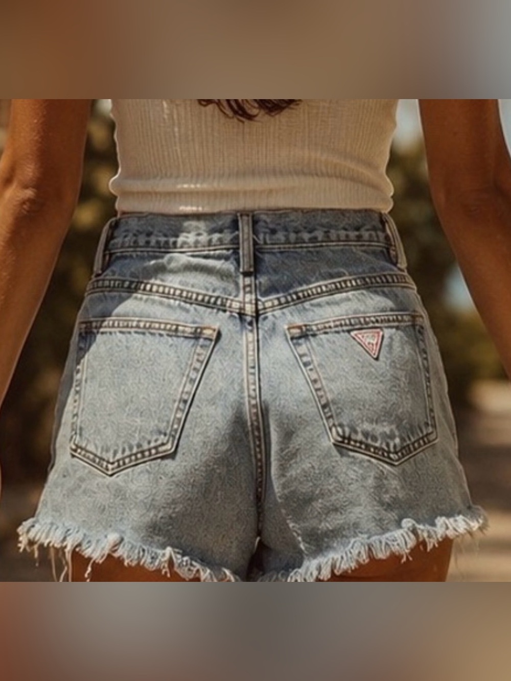 Guess Jeans Made in USA Women’s Size 31 Blue Jean Shorts Frayed Hem Light Wash